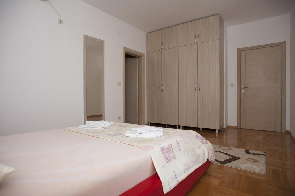 Apartments Villa Simonovic Petrovac Exteriör bild